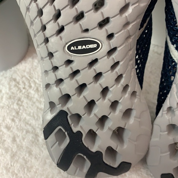 Aleader Adventure navy blue/white trim mesh (water shoe) sneaker size 9 - Picture 7 of 13